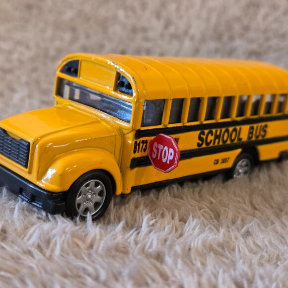 Die-cast Yellow School Bus Toy, 11.5 cm - Picture 3 of 7
